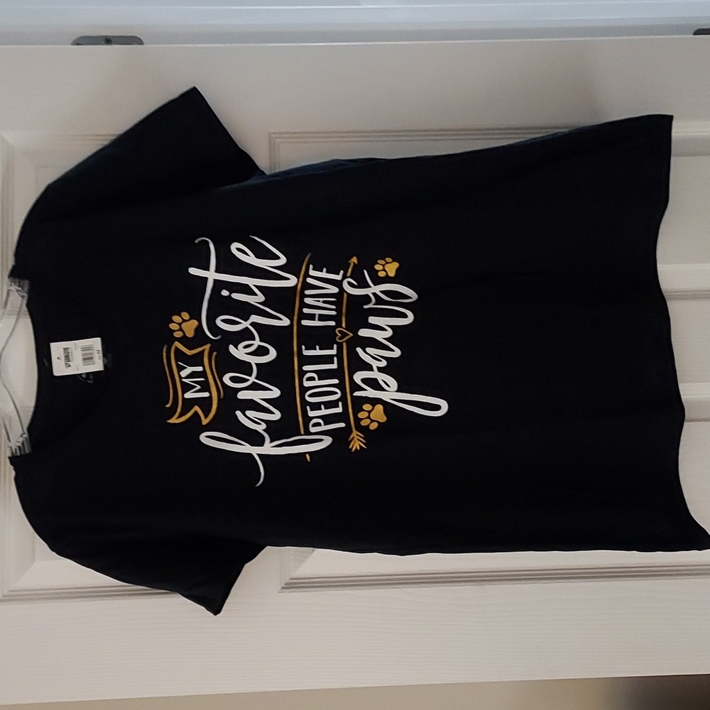 NWT T-shirt "My favorite people have paws"